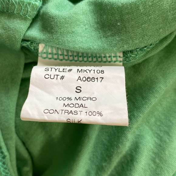 POLECI asymmetrical tee 💚 - Picture 4 of 6